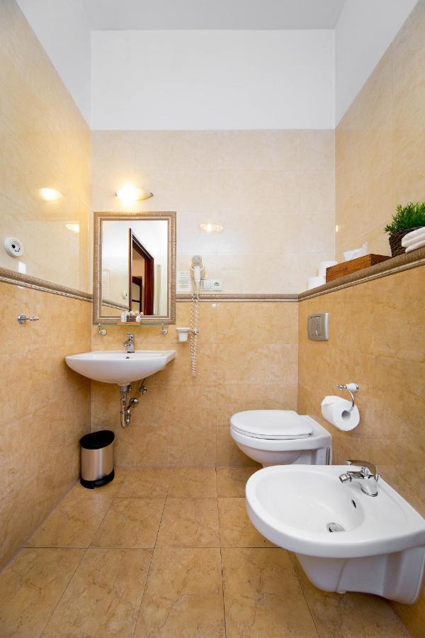 B12 - Comfort Apartemnts City Center Lägenhet Kraków Exteriör bild